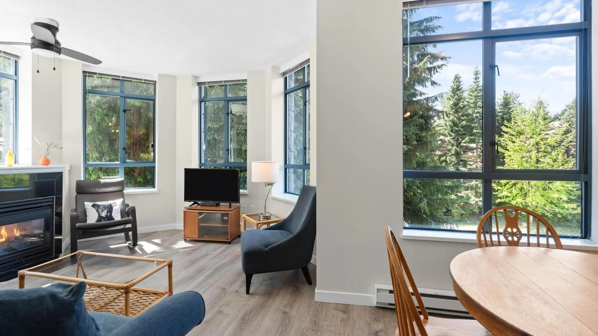 Alpenglow Lodge Bear Wonder One Bedroom By Mva Whistler Holiday home