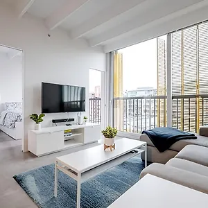 modern-bright-beautiful-1-bedroom-downtown-apt-with.vancouver-hotels-bc.net/